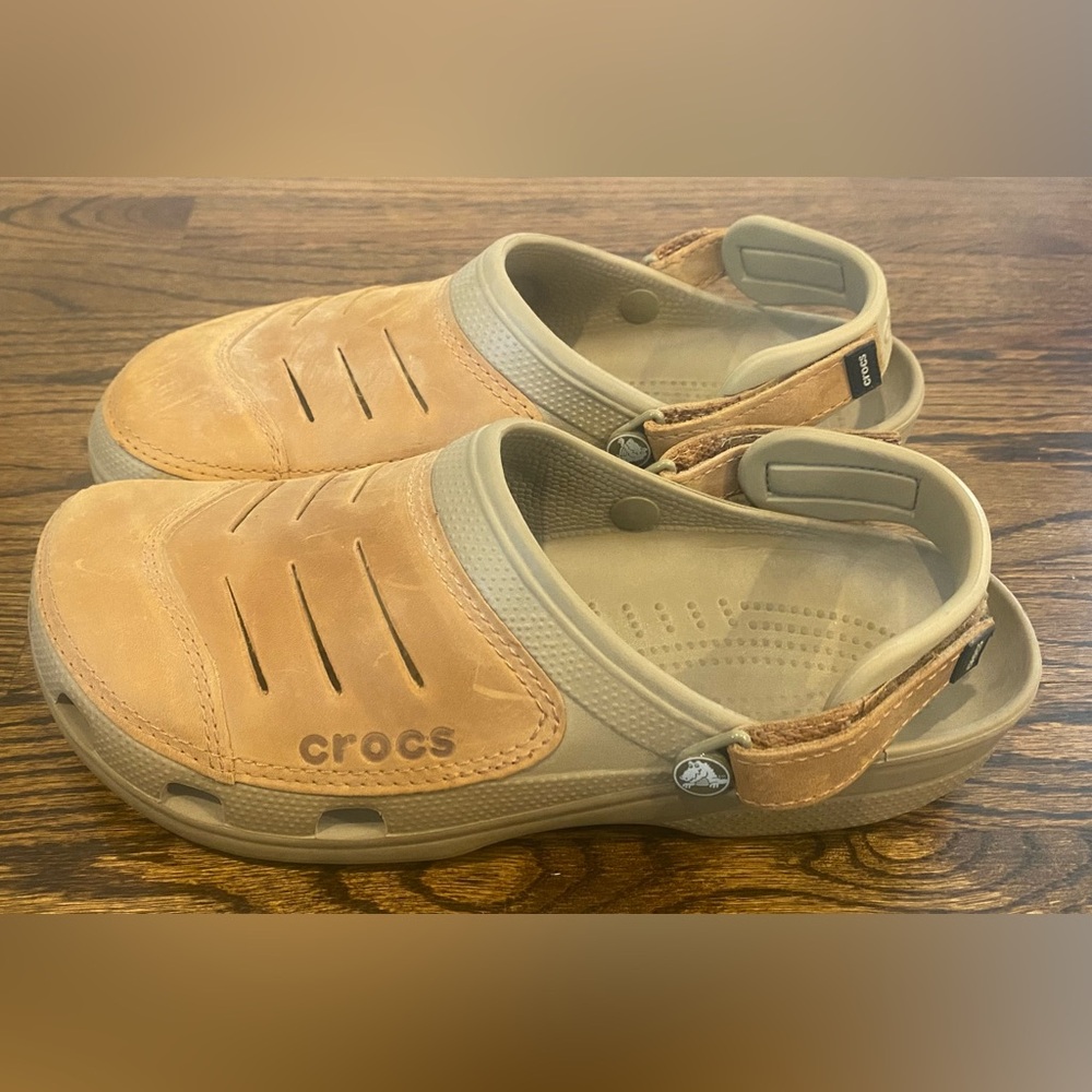 Men's Crocs Yukon Beige Leather Slip-on Clogs with Back Strap Size 12 EUC